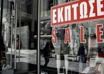 Ανοιχτά σήμερα τα εμπορικά καταστήματα λόγω χειμερινών εκπτώσεων – Το ωράριο λειτουργίας