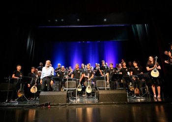 Η Σύρος γιορτάζει τη νέα χρονιά με τις μελωδίες του Σταύρου Ξαρχάκου