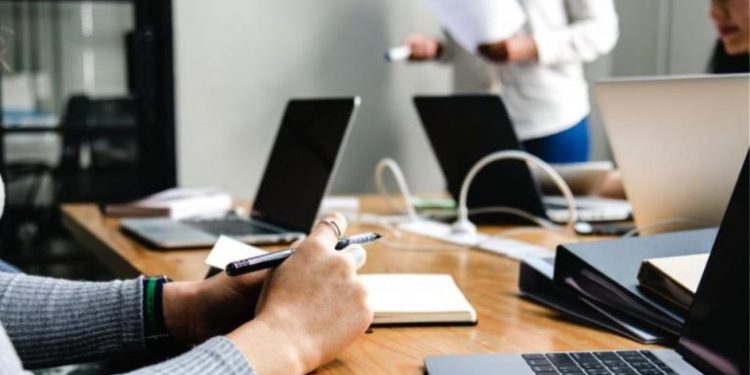 Περισσότερες από 3.200 νέες θέσεις εργασίας σε δημόσιο και ιδιωτικό τομέα το 2025