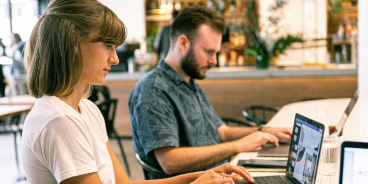 Κατώτατος μισθός: Έρχεται αύξηση 40 ευρώ – Μικρότερη για το Δημόσιο