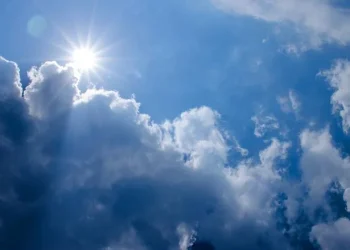 Καιρός σήμερα: Τοπικές βροχές σε Ιόνιο και κεντρική Μακεδονία, αίθριος στις υπόλοιπες περιοχές