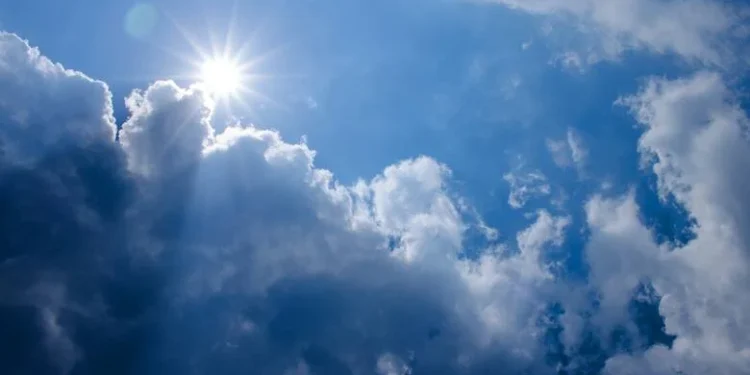 Καιρός σήμερα: Τοπικές βροχές σε Ιόνιο και κεντρική Μακεδονία, αίθριος στις υπόλοιπες περιοχές