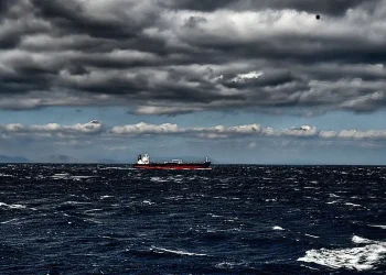 Καιρός: Συννεφιά με βροχές και καταιγίδες στα νησιά του Αιγαίου – Νέα άνοδος της θερμοκρασίας