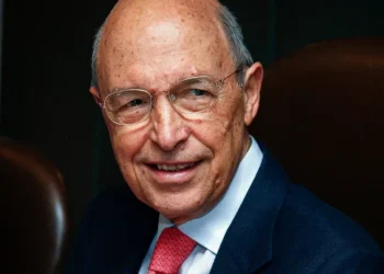 Το ΠΑΣΟΚ αποχαιρετά τον Κώστα Σημίτη: Τελευταίο αντίο στον πρώην πρωθυπουργό