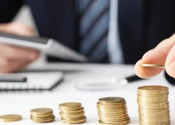 Ασφαλιστικό: Πώς ο νέος δείκτης μεταβολής μισθών επηρεάζει συντάξεις και εισφορές