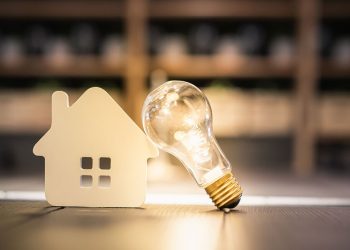 Έρχονται νέες επιδοτήσεις στο ρεύμα, μαζί με αυξήσεις στις ρυθμιζόμενες χρεώσεις