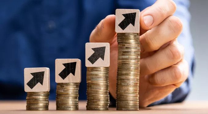 Αντίστροφη μέτρηση για τον νέο κατώτατο μισθό