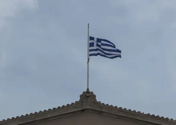 Εθνικό πένθος: Τι κλείνει, τι συμβαίνει με τα σχολεία και πότε άλλοτε έχει κηρυχθεί στην Ελλάδα