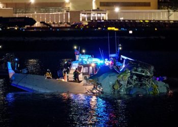 Ανακτήθηκαν τα «μαύρα κουτιά» του αεροπλάνου που συνετρίβη στην Ουάσινγκτον