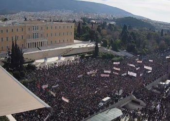 Τραγωδία των Τεμπών: Πλήθος κόσμου στις εκδηλώσεις υποστήριξης σε όλη την Ελλάδα