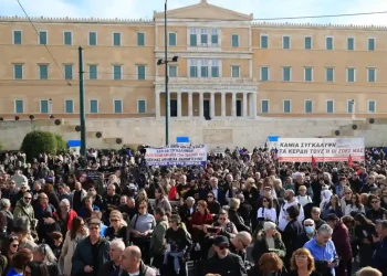 Αντιπαράθεση στη Βουλή στον απόηχο του συλλαλητηρίου για το δυστύχημα στα Τέμπη