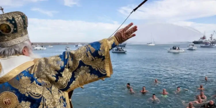 Κυκλοφοριακές ρυθμίσεις για τα Θεοφάνεια σε Αθήνα και Πειραιά