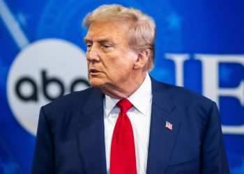 Σχέδιο δασμών εξετάζουν οι σύμβουλοι του Ντόναλντ Τραμπ