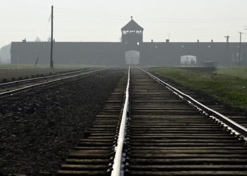 ΕΕ: Φόρος τιμής στα θύματα του Ολοκαυτώματος για την 80ή επέτειο απελευθέρωσης του Άουσβιτς