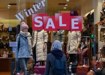 Ξεκίνησαν οι χειμερινές εκπτώσεις: στόχος τζίρος άνω των 6 δισ. ευρώ