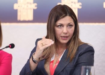 Αύξηση αποζημίωσης και νέα μέτρα στήριξης για επαγγελματίες αναδόχους γονείς παιδιών με αναπηρία