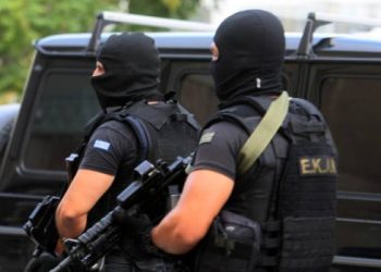 Μεγάλη επιχείρηση στη Δυτική Αττική για τον εντοπισμό και τη σύλληψη των δραπετών από τις φυλακές της Κασσαβέτειας