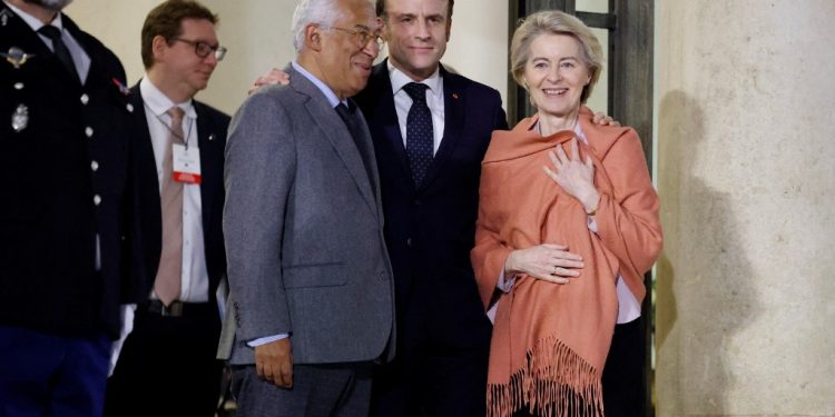 Άτυπη Σύνοδος στο Παρίσι – Ευρωπαϊκή ασφάλεια και αύξηση των αμυντικών δαπανών