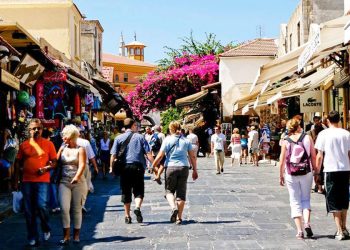 Tουρισμός: Oι 36 εκατ. επισκέπτες του 2024 και οι τιμές των 5αστερων ξενοδοχείων