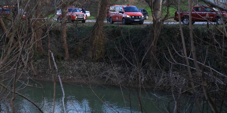 Τύρναβος: Η μητέρα του Βασίλη Καλογήρου αναγνώρισε στη σορό που βρέθηκε τα ρούχα του παιδιού της