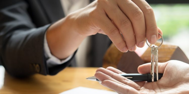 Airbnb: Αντίστροφη μέτρηση για «κλείδωμα» των εισοδημάτων του 2024