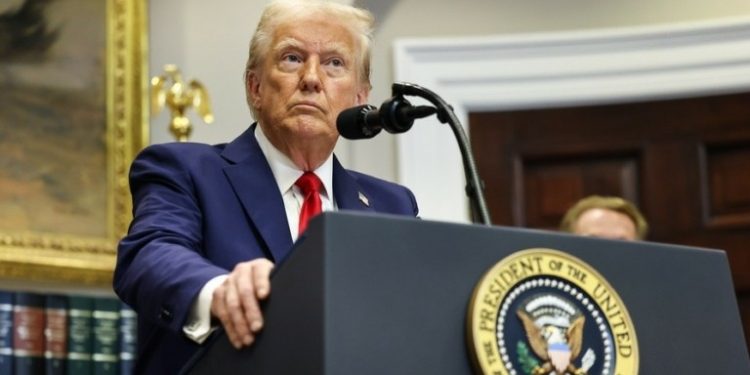 Εμπορικός πόλεμος: Κλιμακώνεται η ένταση με αντίποινα από Κίνα και Καναδά