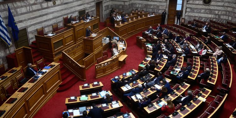 Τέμπη: Θα αναζητηθούν ευθύνες σε όλα τα επίπεδα διαμηνύει η κυβέρνηση