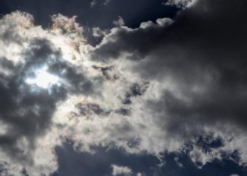 Καιρός σήμερα: Νεφώσεις παροδικά αυξημένες με τοπικές βροχές, κυρίως τις μεσημβρινές – απογευματινές ώρες