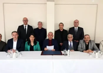 Ο Οτσαλάν καλεί το ΡΚΚ να καταθέσει τα όπλα και δηλώνει ότι αναλαμβάνει την «ιστορική ευθύνη για το κάλεσμα αυτό»