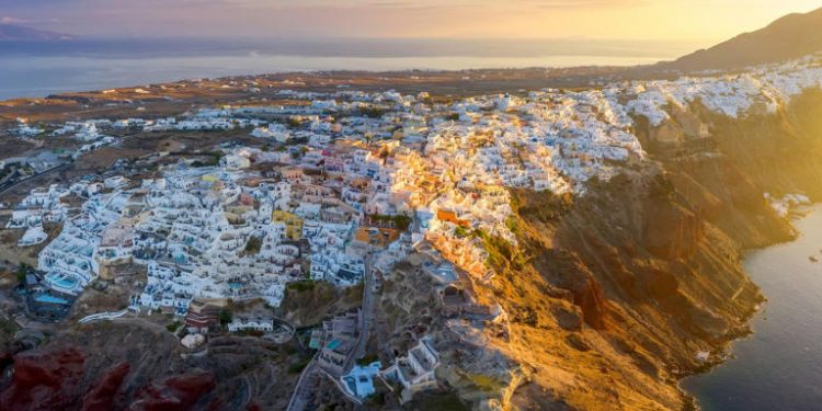 Σαντορίνη: Όλα τα πιθανά σενάρια για την εξέλιξη του φαινομένου