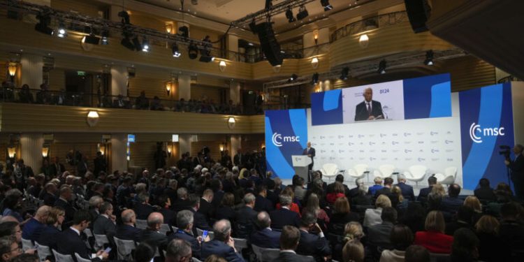 Διάσκεψη Μονάχου: «Καμία συμφωνία για την Ουκρανία χωρίς το Κίεβο», λένε Ευρωπαίοι και Ζελένσκι