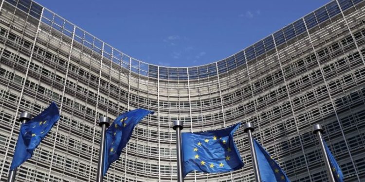 Financial Times: Η ΕΕ σχεδιάζει περιορισμούς τύπου ‘Τραμπ’ σε εισαγωγές τροφίμων