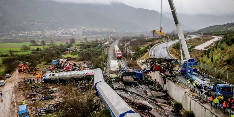 Nέα δεδομένα δημιουργούν τα βίντεο της εμπορικής αμαξοστοιχίας των Τεμπών – Κυβερνητικό πρέσινγκ στο ΠΑΣΟΚ