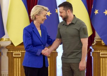 Η πρόεδρος της Κομισιόν υπόσχεται σχέδιο της ΕΕ για τον εξοπλισμό και τη στήριξη της Ουκρανίας