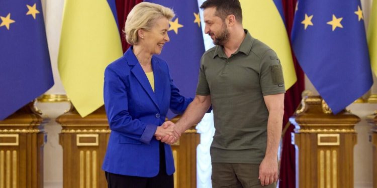Η πρόεδρος της Κομισιόν υπόσχεται σχέδιο της ΕΕ για τον εξοπλισμό και τη στήριξη της Ουκρανίας