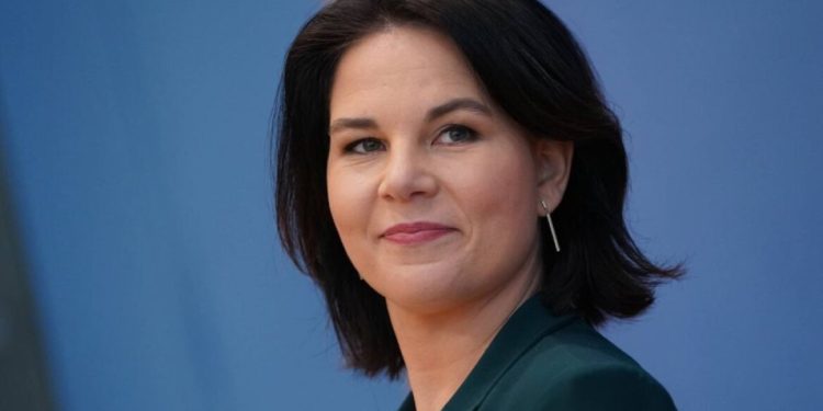 Α. Μπέρμποκ: Η Ευρώπη είναι ανάγκη να συμμετέχει σε συνομιλίες για την Ουκρανία