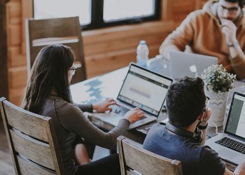 Κατώτατος μισθός: Αντίστροφη μέτρηση για να «κλειδώσουν» οι αποφάσεις – Πόσο θα αυξηθούν τα επιδόματα