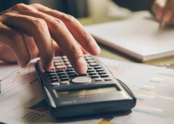 Ποιοι εργαζόμενοι με μπλοκάκι θα πληρώσουν έξτρα ασφαλιστικές εισφορές