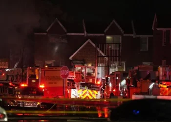 Φιλαδέλφεια: Χάος από τη συντριβή αεροσκάφους σε κατοικημένη περιοχή