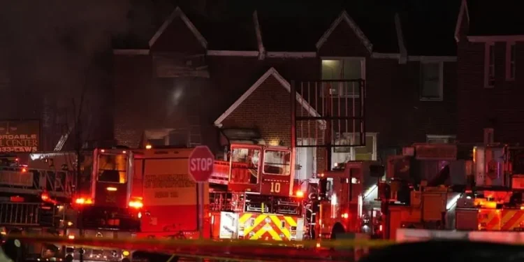 Φιλαδέλφεια: Χάος από τη συντριβή αεροσκάφους σε κατοικημένη περιοχή