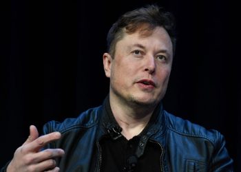 O Έλον Μασκ προειδοποίησε για τη μεγάλη εισβολή το 2040 – «Θα ξεπεράσουν σε αριθμό τους ανθρώπους»