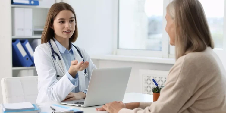 Επεμβάσεις: Ποιος πληρώνει την αμοιβή γιατρού όταν υπάρχει ασφαλιστήριο υγείας; Ενημερωθείτε