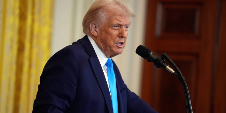 Ο Τραμπ υπέγραψε διάταγμα που προβλέπει κυρώσεις σε βάρος του Διεθνούς Ποινικού Δικαστηρίου