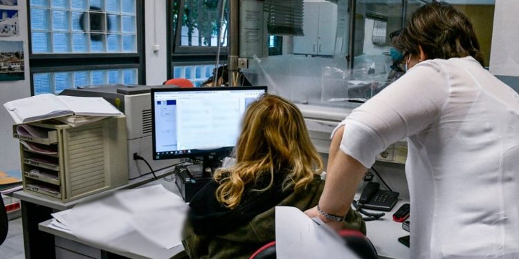 ΑΑΔΕ: Σαρωτικοί έλεγχοι σε εισοδήματα και ηλεκτρονικές δαπάνες