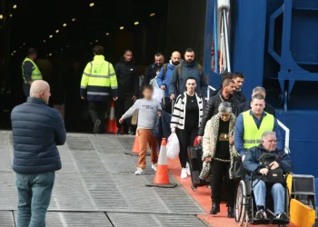 Σαντορίνη: Επιστρέφουν σιγά-σιγά οι κάτοικοι στο νησί και την καθημερινότητα