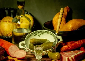 Πώς να συνδυάσετε με το φαγητό κονιάκ, ουίσκι, ρούμι, τεκίλα, βότκα, ούζο ή τσίπουρο