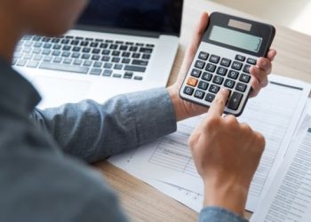 Υπουργείο Εργασίας: Μείωση ασφαλιστικών εισφορών για υπερωρίες και ειδικές αποδοχές στους εργαζομένους πλήρους απασχόλησης