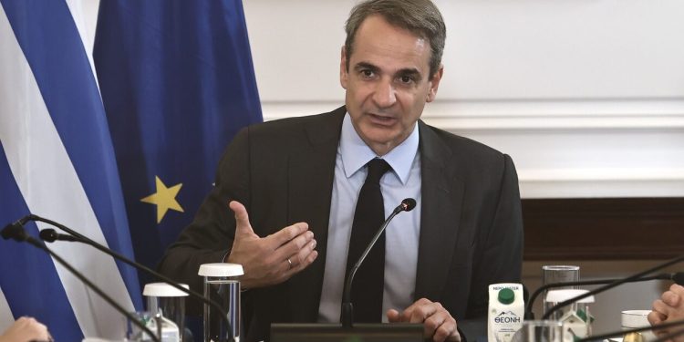 Τα μηνύματα των δημοσκοπήσεων και η στρατηγική Μαξίμου – Η εντολή Μητσοτάκη σε υπουργούς