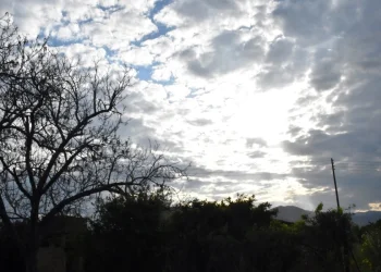 Καιρός σήμερα: Μικρή άνοδος της θερμοκρασίας – Χιόνια και καταιγίδες στα δυτικά και την Κρήτη