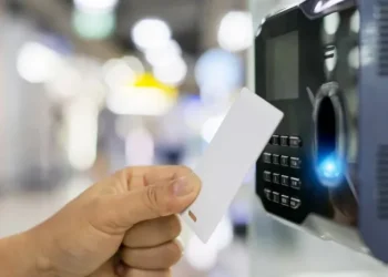 Εργασία: «Ψαλίδι» εισφορών στις υπερωρίες – Τι κερδίζουν εργαζόμενοι και εργοδότες